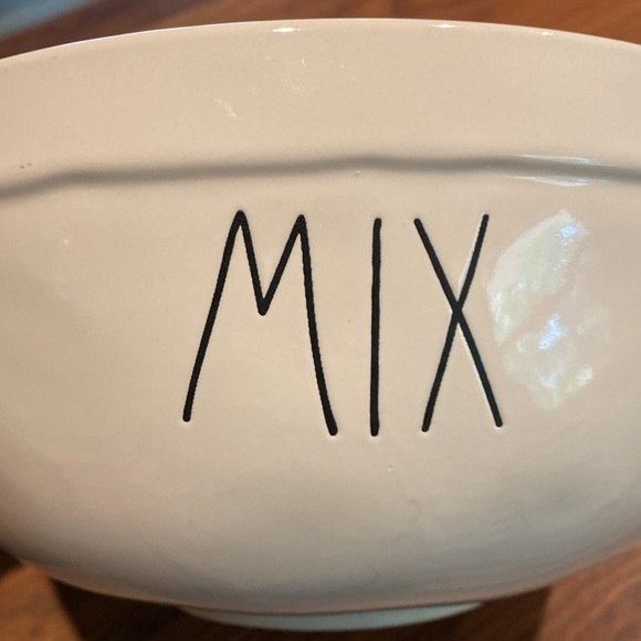 Large Rae Dunn ‘MIX’ bowl - Picture 4 of 6